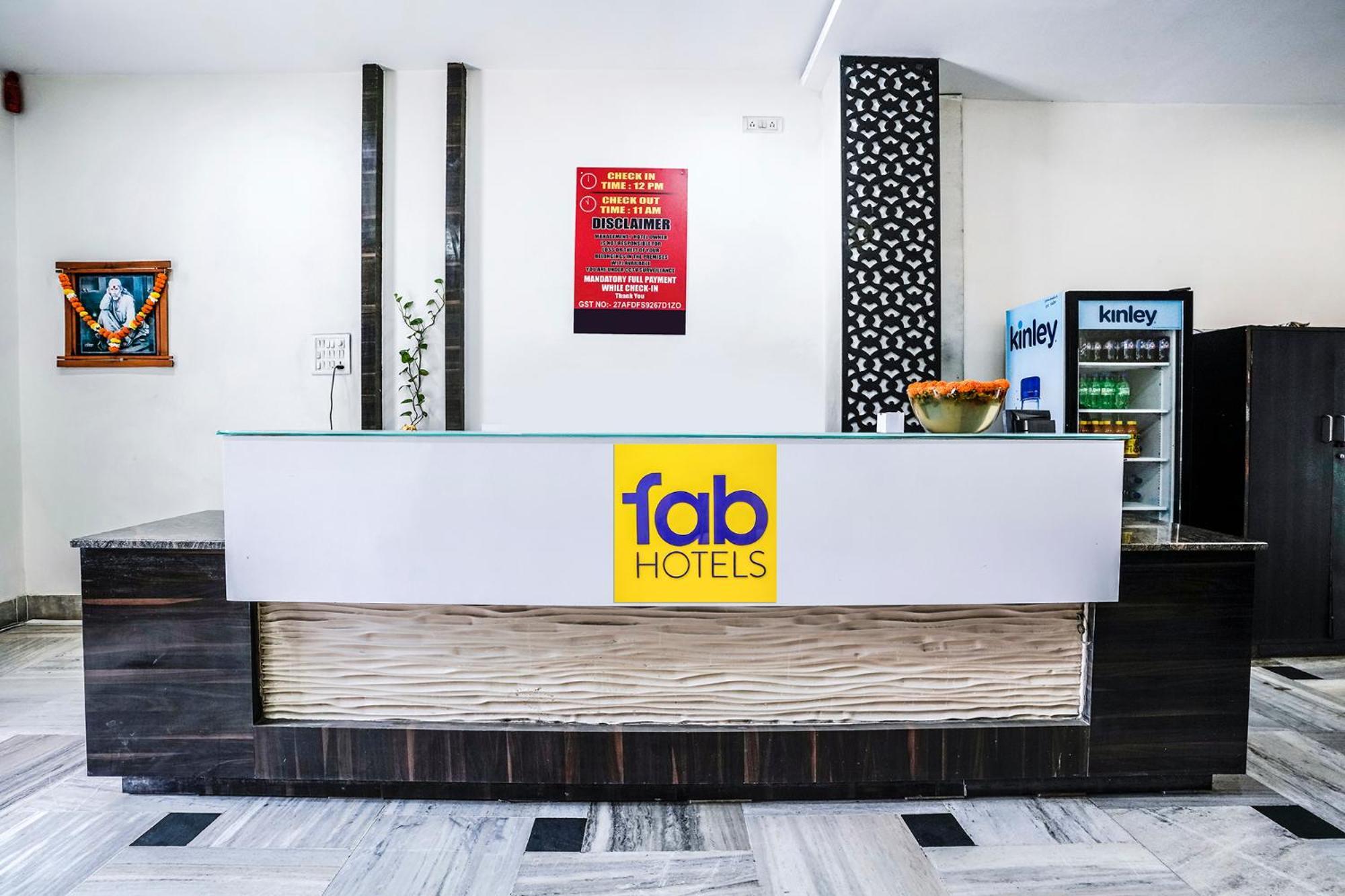 Hotel Fabexpress Raj Tourist à Nashik Extérieur photo