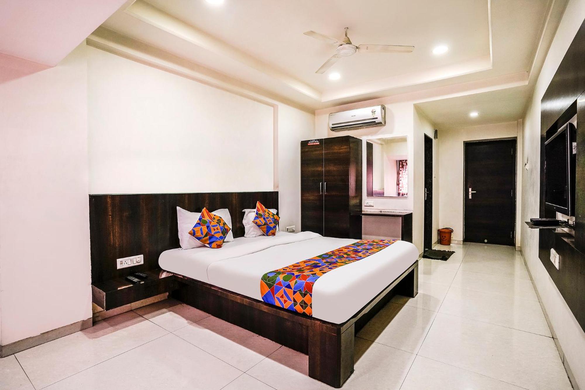 Hotel Fabexpress Raj Tourist à Nashik Extérieur photo