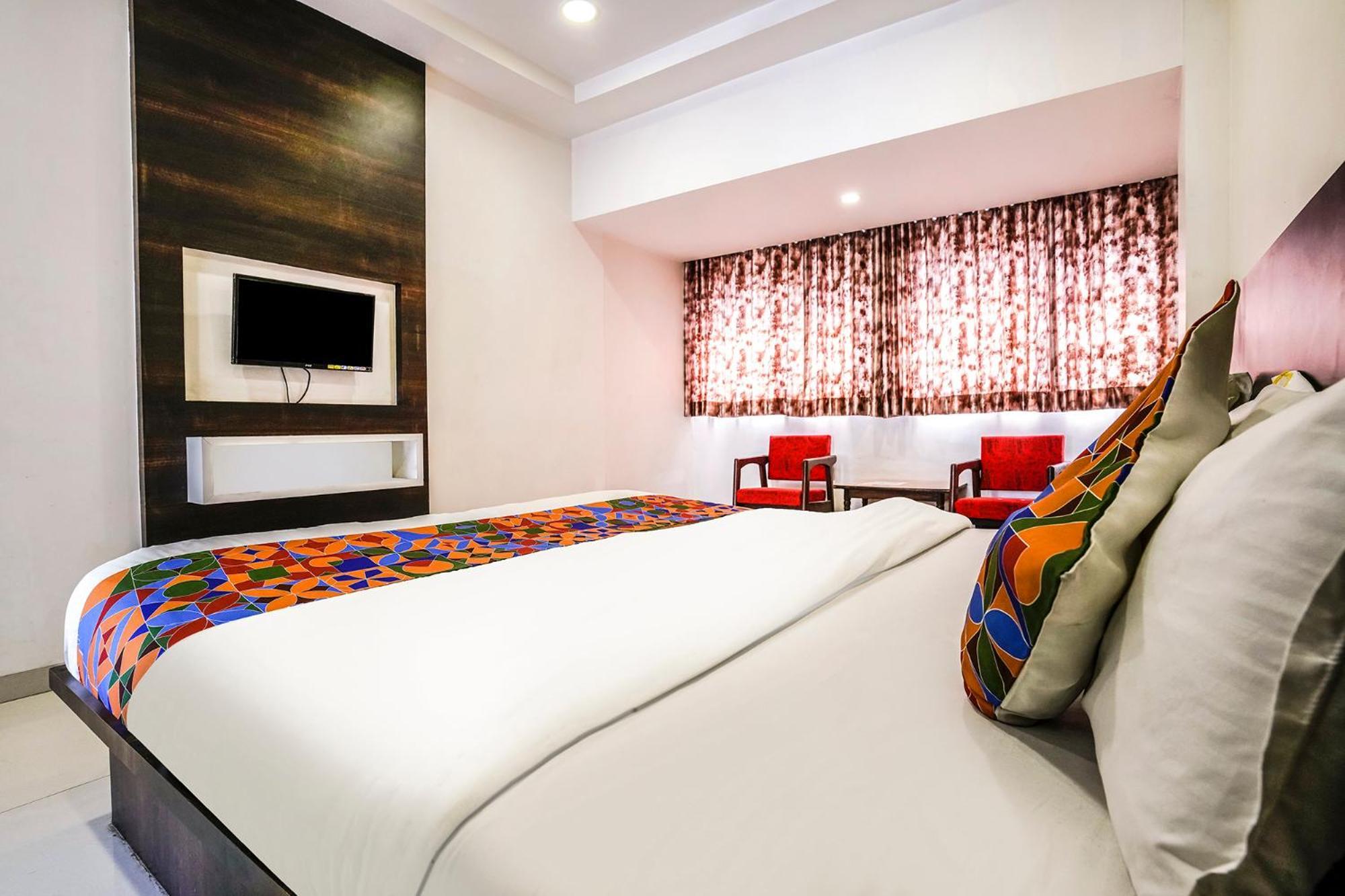 Hotel Fabexpress Raj Tourist à Nashik Extérieur photo